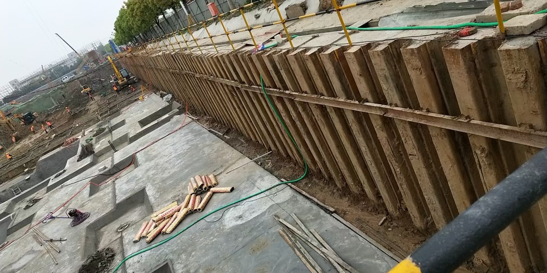 房建深基坑钢板桩支护